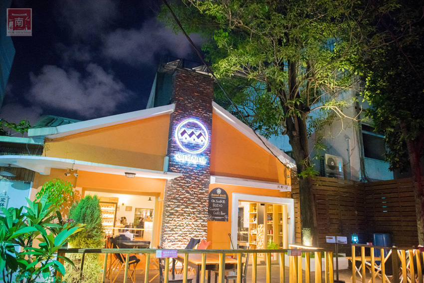 【台南美食】比臉大的海鮮燉飯讓你吃飽飽｜義式結合台式餐酒館料理｜經典台啤燉雞｜度小月海鮮義大利麵｜紹興雞翅｜生日訂位還送壽星禮~~沃野18 - 南人幫