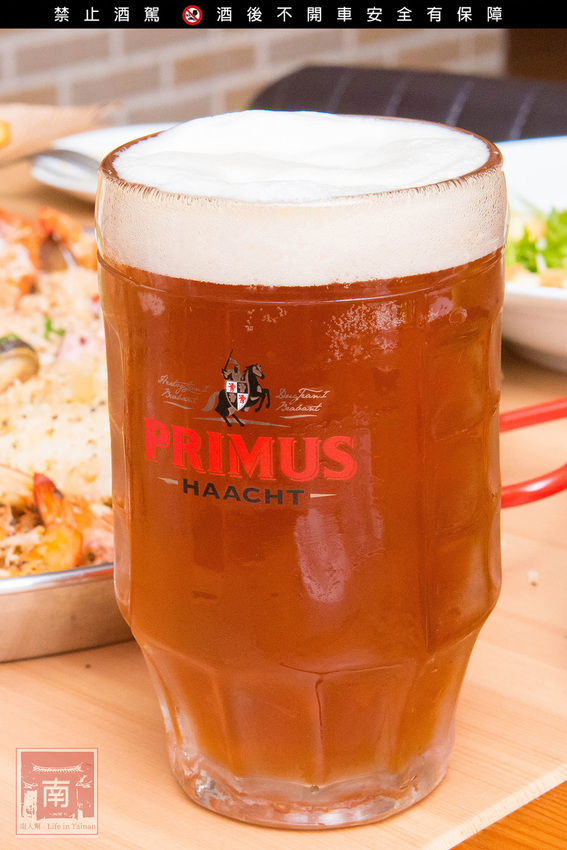 【台南美食】比臉大的海鮮燉飯讓你吃飽飽｜義式結合台式餐酒館料理｜經典台啤燉雞｜度小月海鮮義大利麵｜紹興雞翅｜生日訂位還送壽星禮~~沃野18 - 南人幫