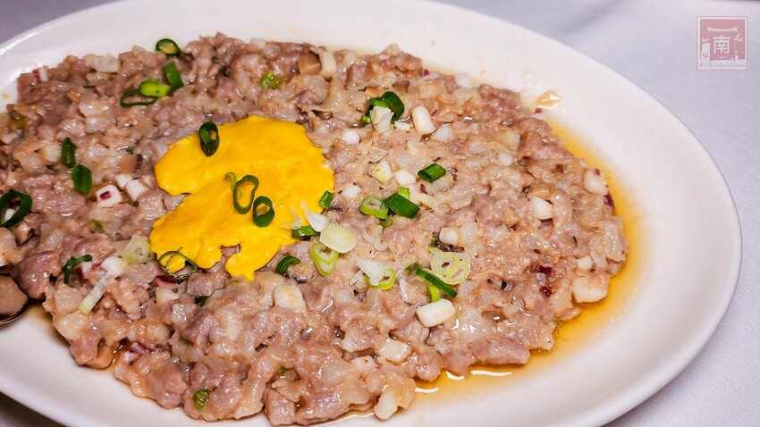 【臺南美食】“復刻老粵菜”經典再現，香港籍袁東海主廚重新演繹幾近失傳的廣東老菜，美極龍穿鳳翼、吊片蒸手剁肉餅、白雪藏龍等，每道160元起~彩豐樓粵式餐廳  - 南人幫