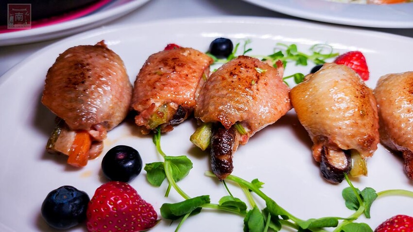 【臺南美食】“復刻老粵菜”經典再現，香港籍袁東海主廚重新演繹幾近失傳的廣東老菜，美極龍穿鳳翼、吊片蒸手剁肉餅、白雪藏龍等，每道160元起~彩豐樓粵式餐廳  - 南人幫