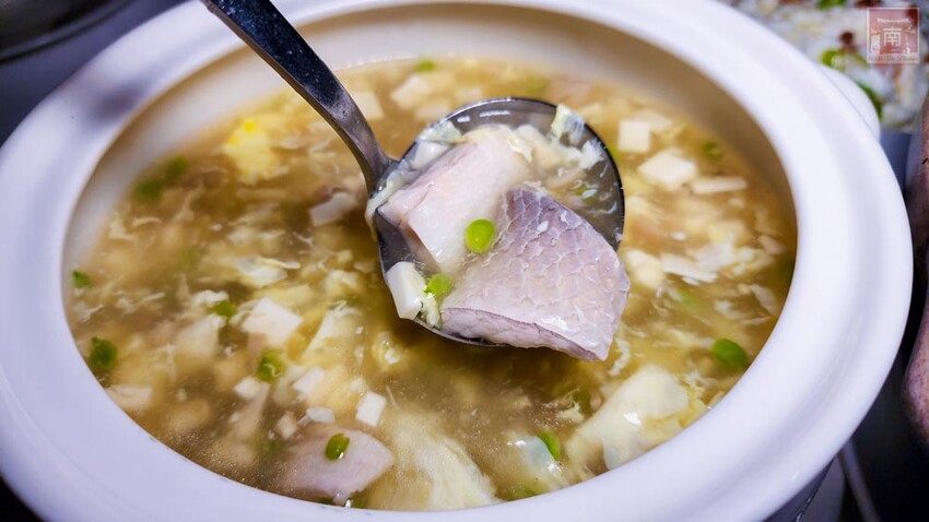 【臺南美食】“復刻老粵菜”經典再現，香港籍袁東海主廚重新演繹幾近失傳的廣東老菜，美極龍穿鳳翼、吊片蒸手剁肉餅、白雪藏龍等，每道160元起~彩豐樓粵式餐廳  - 南人幫