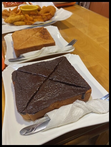 【台中桌遊推薦】暑假寶貝聚會不無聊【快樂小屋 桌上遊戲主題餐廳】進化全新空間,引進最讚的KTV設備,除了