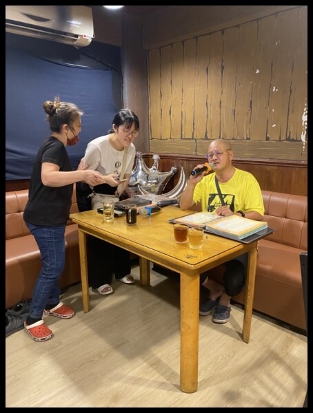 【台中桌遊推薦】暑假寶貝聚會不無聊【快樂小屋 桌上遊戲主題餐廳】進化全新空間,引進最讚的KTV設備,除了