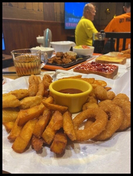 【台中桌遊推薦】暑假寶貝聚會不無聊【快樂小屋 桌上遊戲主題餐廳】進化全新空間,引進最讚的KTV設備,除了