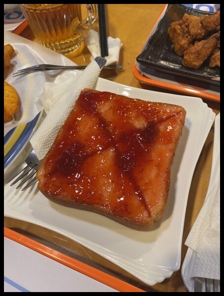 【台中桌遊推薦】暑假寶貝聚會不無聊【快樂小屋 桌上遊戲主題餐廳】進化全新空間,引進最讚的KTV設備,除了