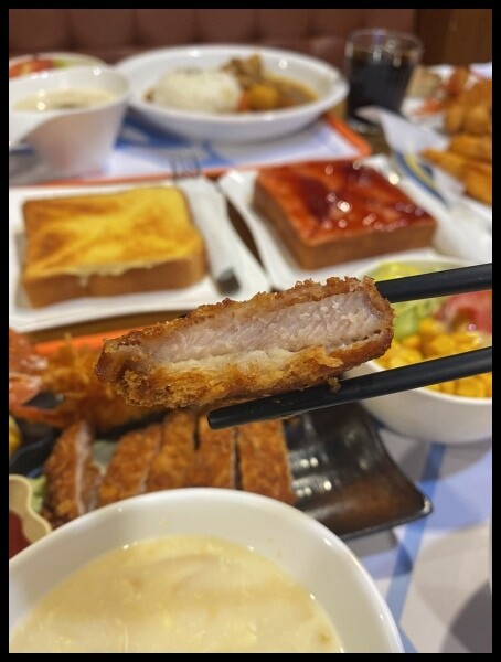 【台中桌遊推薦】暑假寶貝聚會不無聊【快樂小屋 桌上遊戲主題餐廳】進化全新空間,引進最讚的KTV設備,除了