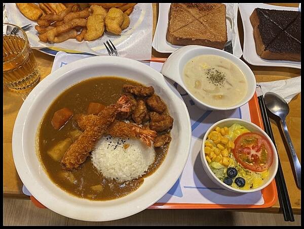 【台中桌遊推薦】暑假寶貝聚會不無聊【快樂小屋 桌上遊戲主題餐廳】進化全新空間,引進最讚的KTV設備,除了