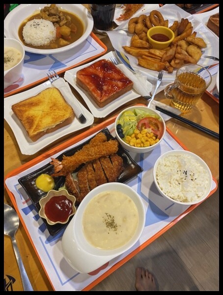 【台中桌遊推薦】暑假寶貝聚會不無聊【快樂小屋 桌上遊戲主題餐廳】進化全新空間,引進最讚的KTV設備,除了