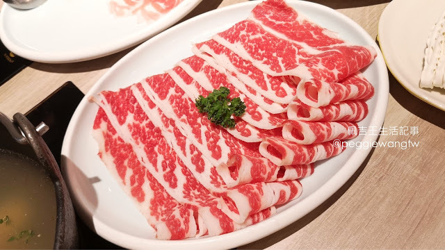 雞湯大叔信義店:網路超人氣火鍋店!平價實惠、五星級食材的白蘭地雞湯 為湯控而生的法式燒酒雞︱台北火鍋推薦、誠品信義美食