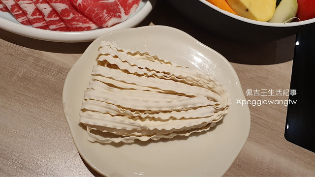 雞湯大叔信義店:網路超人氣火鍋店!平價實惠、五星級食材的白蘭地雞湯 為湯控而生的法式燒酒雞︱台北火鍋推薦、誠品信義美食