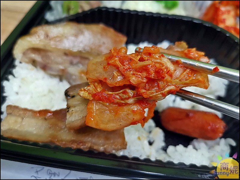 豬對有外帶。台中防疫便當滿滿料超划算!現烤燒肉加上9種配菜CP值爆表-商妮吃喝遊樂