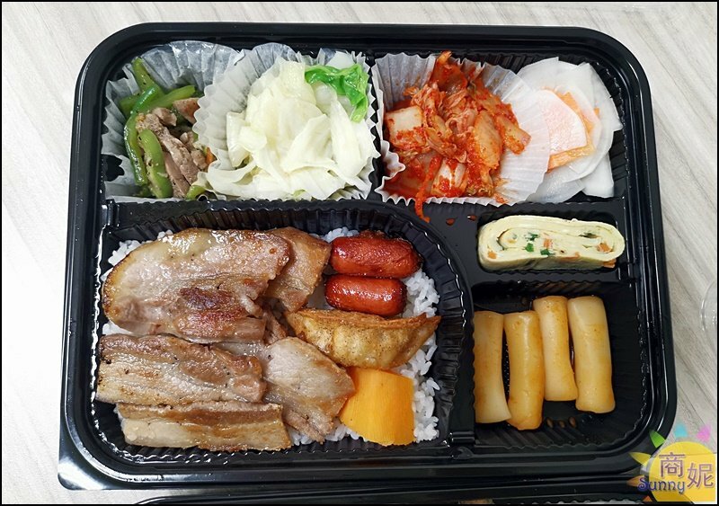 豬對有外帶。台中防疫便當滿滿料超划算!現烤燒肉加上9種配菜CP值爆表-商妮吃喝遊樂