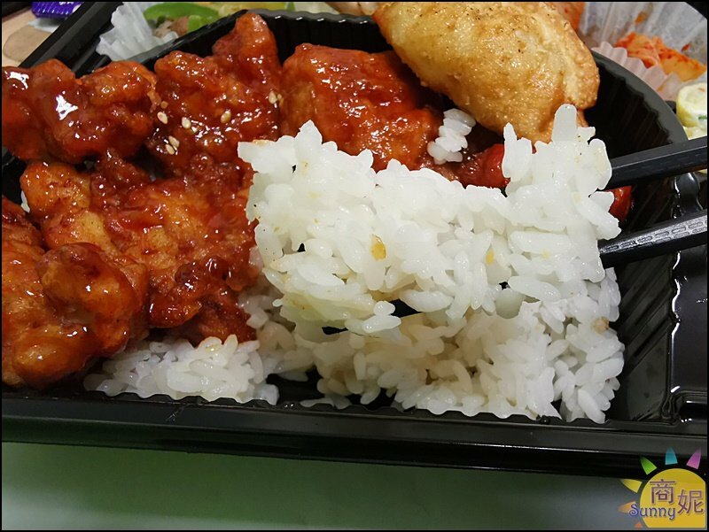 豬對有外帶。台中防疫便當滿滿料超划算!現烤燒肉加上9種配菜CP值爆表-商妮吃喝遊樂