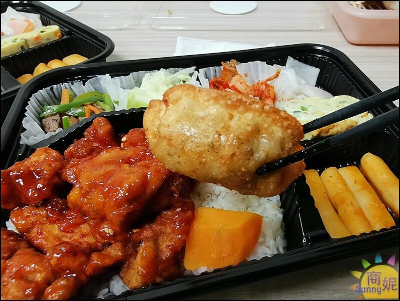 豬對有外帶。台中防疫便當滿滿料超划算!現烤燒肉加上9種配菜CP值爆表-商妮吃喝遊樂