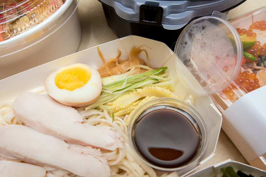 【臺南美食】海味十足的北海道烏賊飯｜外帶外送限定款餐點｜加入會員送200元折價券｜飯店主廚的日料餐廳｜日式便當｜中華料理~~初幸居食屋 - 南人幫