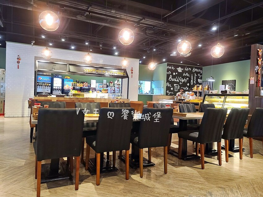 鬥牛士義式廚房 新莊店 ll 披薩、炸雞、義大利麵、自助吧、冰淇淋，通通任你吃，不怕你吃，就怕你吃不下(10/29停止營業)