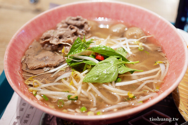 越南飛機河粉｜台北車站新光三越站前店｜道地好吃的越南小吃