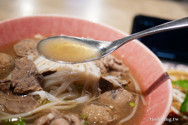 越南飛機河粉｜台北車站新光三越站前店｜道地好吃的越南小吃