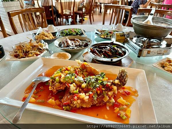 桃園·龍潭必吃餐廳｜山水緣庭園景觀餐廳·有戶外大草原｜首推客家美食｜家庭聚餐首選｜親子餐廳· 隱身山裡的古厝秘境餐廳