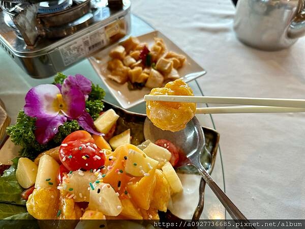 桃園·龍潭必吃餐廳｜山水緣庭園景觀餐廳·有戶外大草原｜首推客家美食｜家庭聚餐首選｜親子餐廳· 隱身山裡的古厝秘境餐廳