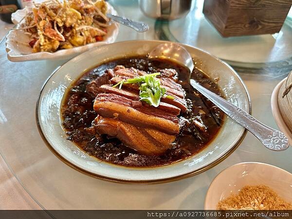 桃園·龍潭必吃餐廳｜山水緣庭園景觀餐廳·有戶外大草原｜首推客家美食｜家庭聚餐首選｜親子餐廳· 隱身山裡的古厝秘境餐廳