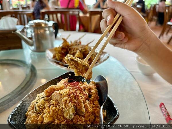 桃園·龍潭必吃餐廳｜山水緣庭園景觀餐廳·有戶外大草原｜首推客家美食｜家庭聚餐首選｜親子餐廳· 隱身山裡的古厝秘境餐廳