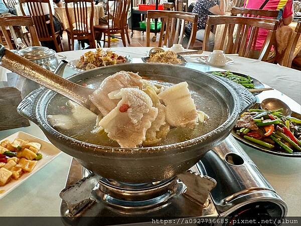 桃園·龍潭必吃餐廳｜山水緣庭園景觀餐廳·有戶外大草原｜首推客家美食｜家庭聚餐首選｜親子餐廳· 隱身山裡的古厝秘境餐廳