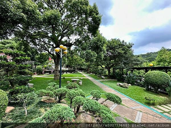 桃園·龍潭必吃餐廳｜山水緣庭園景觀餐廳·有戶外大草原｜首推客家美食｜家庭聚餐首選｜親子餐廳· 隱身山裡的古厝秘境餐廳