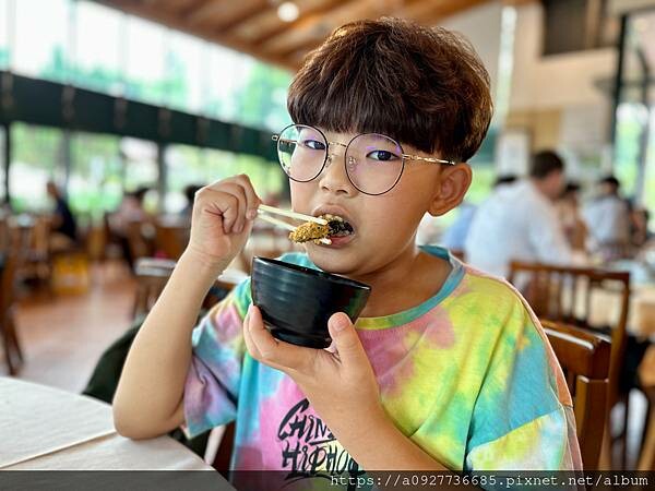 桃園·龍潭必吃餐廳｜山水緣庭園景觀餐廳·有戶外大草原｜首推客家美食｜家庭聚餐首選｜親子餐廳· 隱身山裡的古厝秘境餐廳