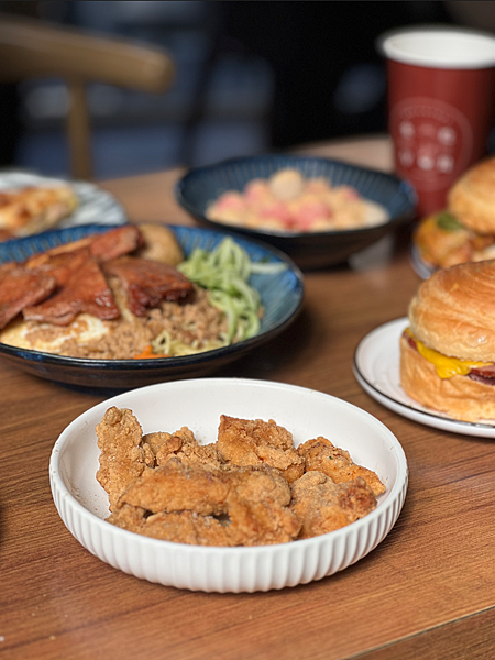【龜山早午餐】來吃早餐龜山店 x 每桌必點招牌炒麵!還有酥皮