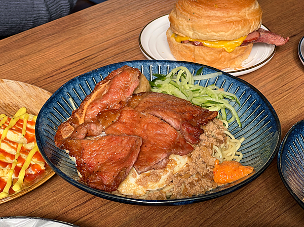 【龜山早午餐】來吃早餐龜山店 x 每桌必點招牌炒麵!還有酥皮