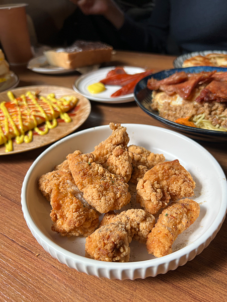 【龜山早午餐】來吃早餐龜山店 x 每桌必點招牌炒麵!還有酥皮