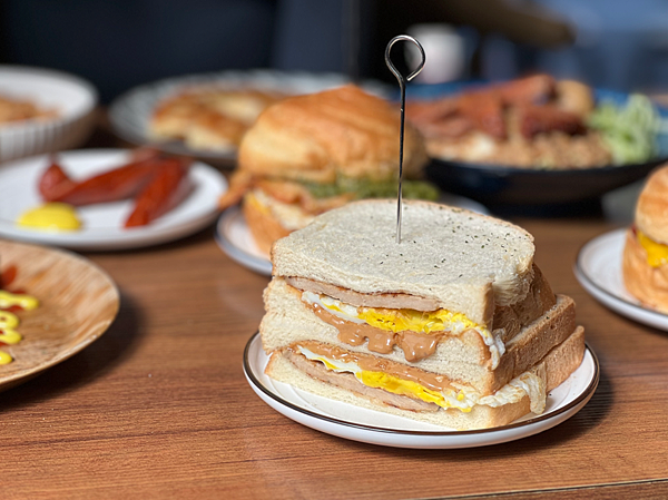 【龜山早午餐】來吃早餐龜山店 x 每桌必點招牌炒麵!還有酥皮