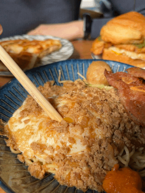 【龜山早午餐】來吃早餐龜山店 x 每桌必點招牌炒麵!還有酥皮