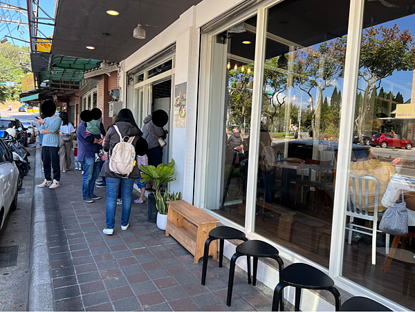 【龜山早午餐】來吃早餐龜山店 x 每桌必點招牌炒麵!還有酥皮