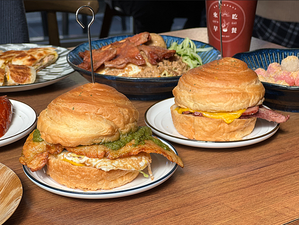 【龜山早午餐】來吃早餐龜山店 x 每桌必點招牌炒麵!還有酥皮