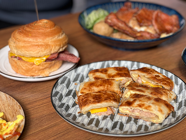 【龜山早午餐】來吃早餐龜山店 x 每桌必點招牌炒麵!還有酥皮