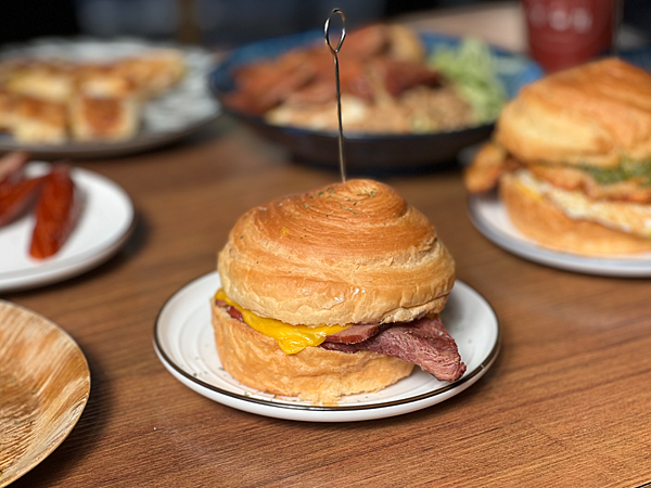 【龜山早午餐】來吃早餐龜山店 x 每桌必點招牌炒麵!還有酥皮