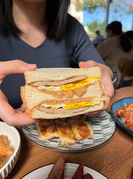 【龜山早午餐】來吃早餐龜山店 x 每桌必點招牌炒麵!還有酥皮