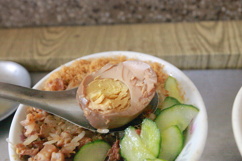 高雄市三民區吃。高雄美食｜三民區。「嫩江街無名米糕」隱身在巷弄裡飄香超過半世紀老字號，物價飛漲時代竟然還有銅板價