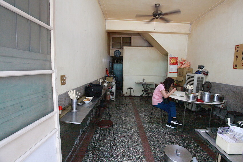 高雄市三民區吃。高雄美食｜三民區。「嫩江街無名米糕」隱身在巷弄裡飄香超過半世紀老字號，物價飛漲時代竟然還有銅板價