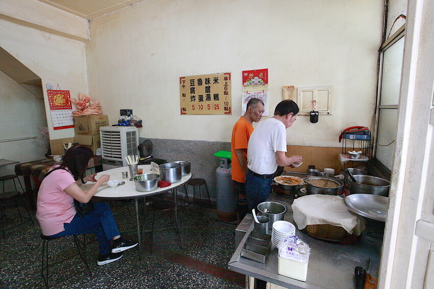 高雄市三民區吃。高雄美食｜三民區。「嫩江街無名米糕」隱身在巷弄裡飄香超過半世紀老字號，物價飛漲時代竟然還有銅板價