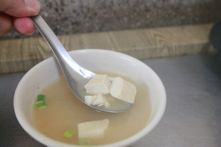 高雄市三民區吃。高雄美食｜三民區。「嫩江街無名米糕」隱身在巷弄裡飄香超過半世紀老字號，物價飛漲時代竟然還有銅板價