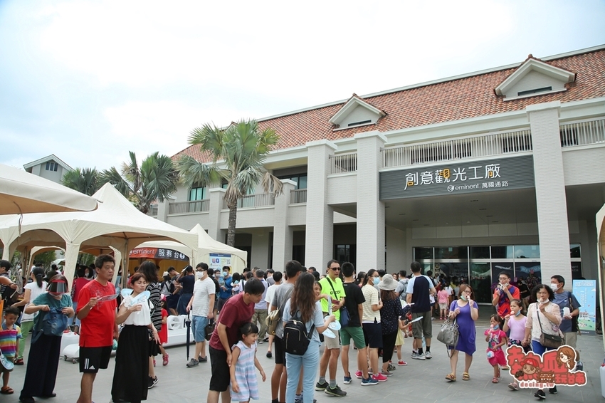 【台南景點】全台第一間以行李箱為主題的觀光工廠!這裡不只能開遊艇,還能環遊世界:萬國通路創意觀光工廠 - 熱血玩台南。跳躍新世界