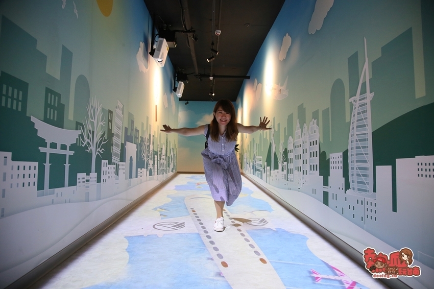 【台南景點】全台第一間以行李箱為主題的觀光工廠!這裡不只能開遊艇,還能環遊世界:萬國通路創意觀光工廠 - 熱血玩台南。跳躍新世界