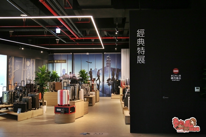 【台南景點】全台第一間以行李箱為主題的觀光工廠!這裡不只能開遊艇,還能環遊世界:萬國通路創意觀光工廠 - 熱血玩台南。跳躍新世界