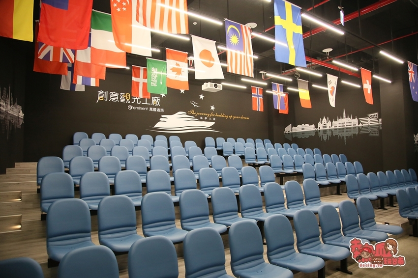 【台南景點】全台第一間以行李箱為主題的觀光工廠!這裡不只能開遊艇,還能環遊世界:萬國通路創意觀光工廠 - 熱血玩台南。跳躍新世界