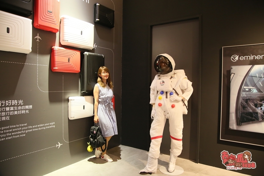 【台南景點】全台第一間以行李箱為主題的觀光工廠!這裡不只能開遊艇,還能環遊世界:萬國通路創意觀光工廠 - 熱血玩台南。跳躍新世界