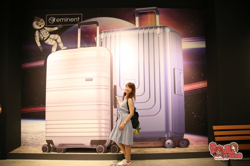 【台南景點】全台第一間以行李箱為主題的觀光工廠!這裡不只能開遊艇,還能環遊世界:萬國通路創意觀光工廠 - 熱血玩台南。跳躍新世界