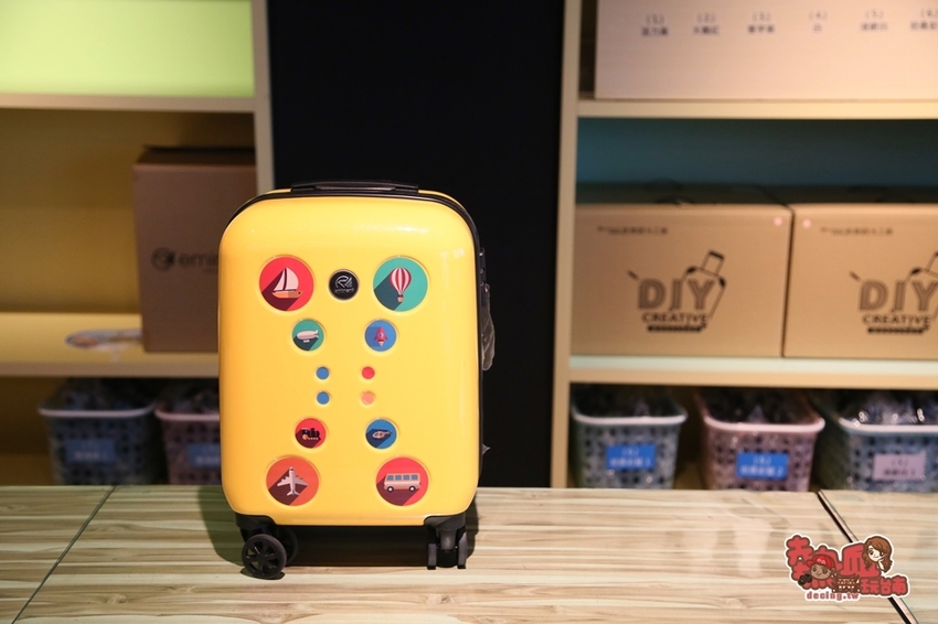 【台南景點】全台第一間以行李箱為主題的觀光工廠!這裡不只能開遊艇,還能環遊世界:萬國通路創意觀光工廠 - 熱血玩台南。跳躍新世界